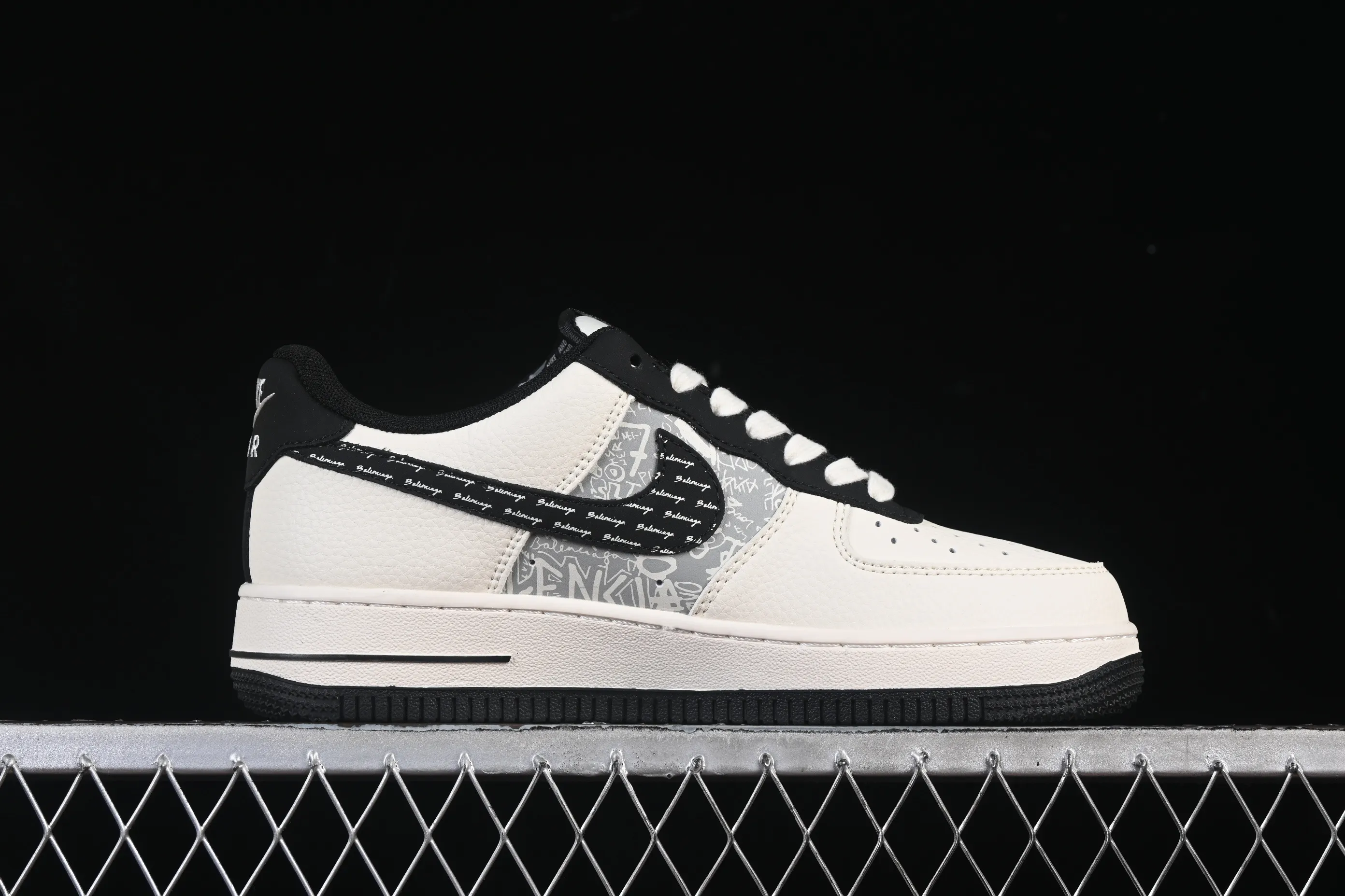 All categories Nk Air Force 1 Air Force series Nk Air Force 1 Low Air Force low-top Nike Air Force 1'07 Low Balenciaga co-branded off-white black hook printing Air Force 1 low-top casual sneakers XD2588-611